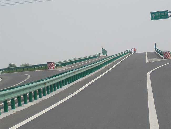 甘肃高速公路护栏的材质与规格